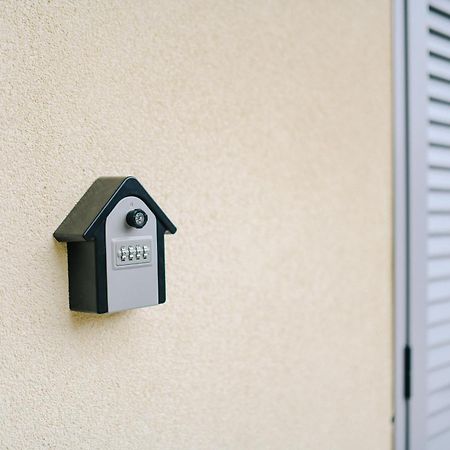 Lora Rose Suite ,Free Parking, Self Check In,2 Como Exterior photo